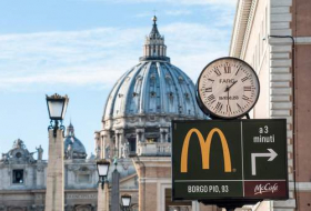 Le McDo du Vatican offrira des cheeseburgers aux SDF