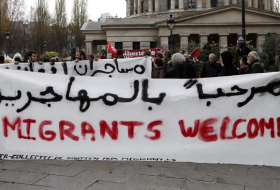 Paris : une manifestation pour dire `bienvenue` aux migrants