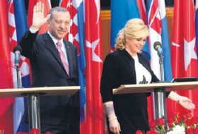 La Croatie ouvre sa frontière, la Turquie ironise