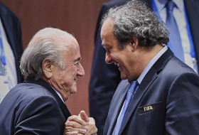 FIFA: Sepp Blatter et Michel Platini sont suspendus 90 jours
