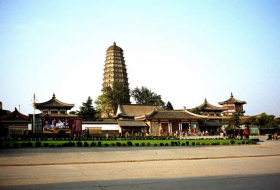 Le plus grand temple bouddhiste a brûlé en Chine