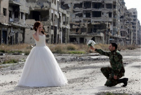 Des Syriens font leurs photos de mariage dans Homs en ruines PHOTOS