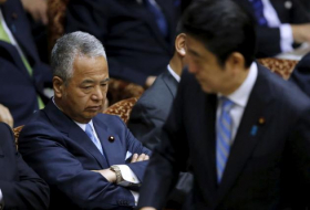 Un ministre japonais de l`Economie mis en cause dans un scandale