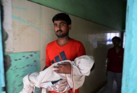 Inde : après la mort de 64 enfants à l'hôpital, la colère monte
