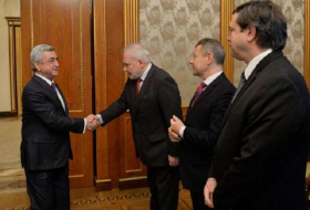 Les coprésidents ont informé Sarkissian de la réunion de Bakou