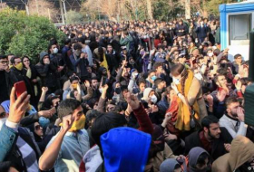 Des centaines de manifestants soufis arrêtés à Téhéran