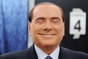 Européennes: Silvio Berlusconi officialise sa candidature