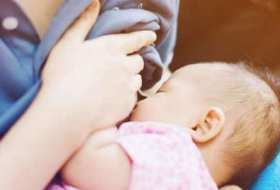 Une femme transgenre a pu allaiter son enfant, une première