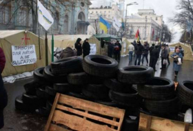 Au moins 10 blessés, 50 arrêtés après des affrontements dans le centre de Kiev
