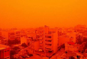 Grèce: Le ciel orangé donne une impression d'apocalypse - VIDEO