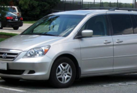 Etats-Unis : un adolescent meurt coincé dans un minivan Honda