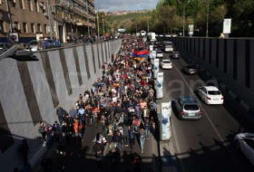 Les manifestants de l'opposition bloquent l'avenue Baghramyan à Erevan - VIDEO