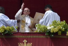 Le pape tance les catholiques critiques de son discours migratoire