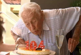 Australie: un scientifique de 104 ans part en Suisse pour mettre fin à ses jours