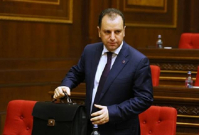 Démission du ministre arménien de la Défense