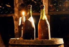 Une bouteille de vin jaune de 1774 achetée 107.700 euros
