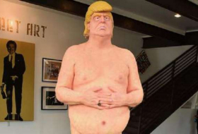 Une statue de Donald Trump nu adjugée 28.000 dollars