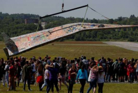 Le plus grand avion en papier créé aux États-Unis - VIDEO