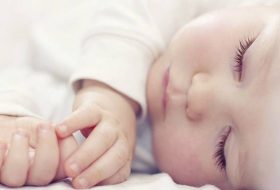10 astuces de grand-mère pour aider bébé à s'endormir