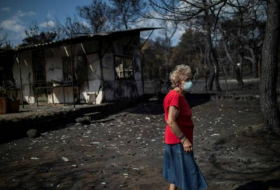 Grèce: les bénévoles affluent pour aider les rescapés des incendies