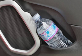 Pourquoi vous ne devriez jamais laisser une bouteille d'eau dans votre voiture