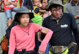 Indonésie: des touristes bloqués après un séisme commencent à descendre d'un volcan