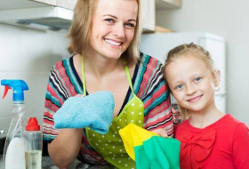 Pourquoi vous devriez laisser votre enfant participer aux tâches ménagères