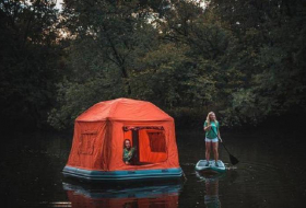«Shoal Tent»: la première tente flottante qui permet de camper sur l'eau