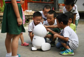 En Chine, les robots débarquent à la maternelle