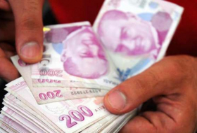 La livre turque poursuit sa hausse face au dollar