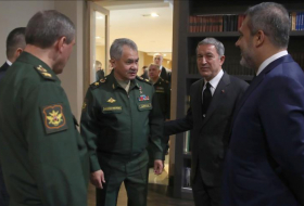 Les ministres de la Défense turc et russe s'entretiennent à Sotchi