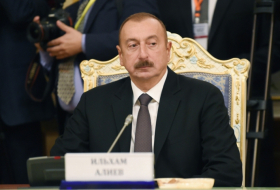 Ilham Aliyev s'est entretenu avec Nikol Pashinian à Saint-Pétersbourg