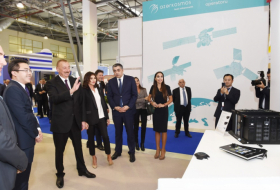Le président Ilham Aliyev visite le salon «Bakutel 2018» - PHOTOS