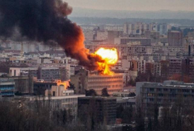   Explosion de bouteilles de gaz sur le toit d'une université en France -   VIDEO    