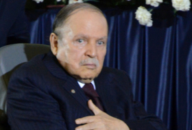     Algérie:   Bouteflika s’engage à tenir une présidentielle anticipée  