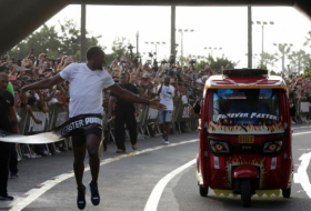 Usain Bolt contre un taxi moto au Pérou ! -  NO COMMENT 
