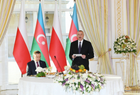     Bakou:   Une réception offerte en l'honneur du président polonais  