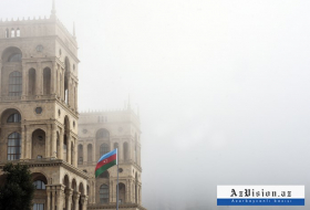  Bakou plongée dans un épais brouillard -  PHOTOS  