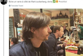 Mark Zuckerberg au comptoir d'un bistrot de Paris