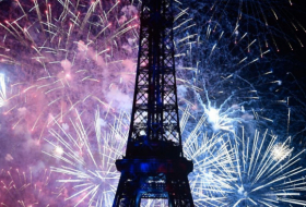  La Tour Eiffel fête ses 130 ans avec un show laser inédit -  VIDEO  