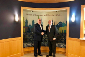  Le ministre azerbaïdjanais des Affaires étrangères discute du Karabagh avec Philip Reeker 