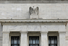 La Fed ouvre la porte à une baisse des taux pour soutenir l'économie