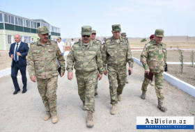  Le ministre azerbaïdjanais de la Défense inaugure un nouveau centre de formation 
