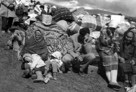   Arménie:   En 1988, 49928 familles azerbaïdjanaises ont été expulsées de leurs foyers natals  