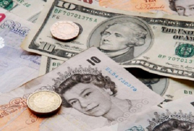 La livre sterling baisse face au dollar avant des votes décisifs au Parlement