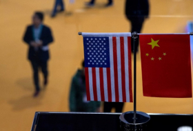 Commerce: Chine et USA discutent d'une levée des surtaxes douanières, selon Pékin