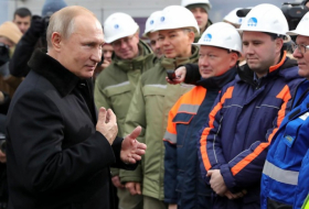 Poutine inaugure la première autoroute reliant Moscou et Saint-Pétersbourg