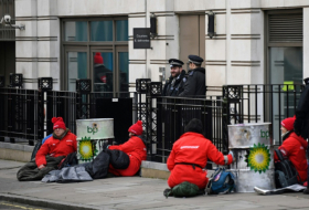 Greenpeace bloque le siège de BP pour l'arrivée de son nouveau patron