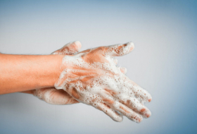 Des dermatologues conseillent de ne pas trop se laver les mains malgré la pandémie
