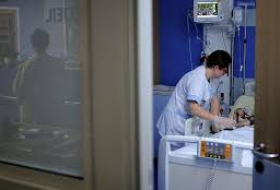     Coronavirus:   96 décès supplémentaires en 24 heures en France  